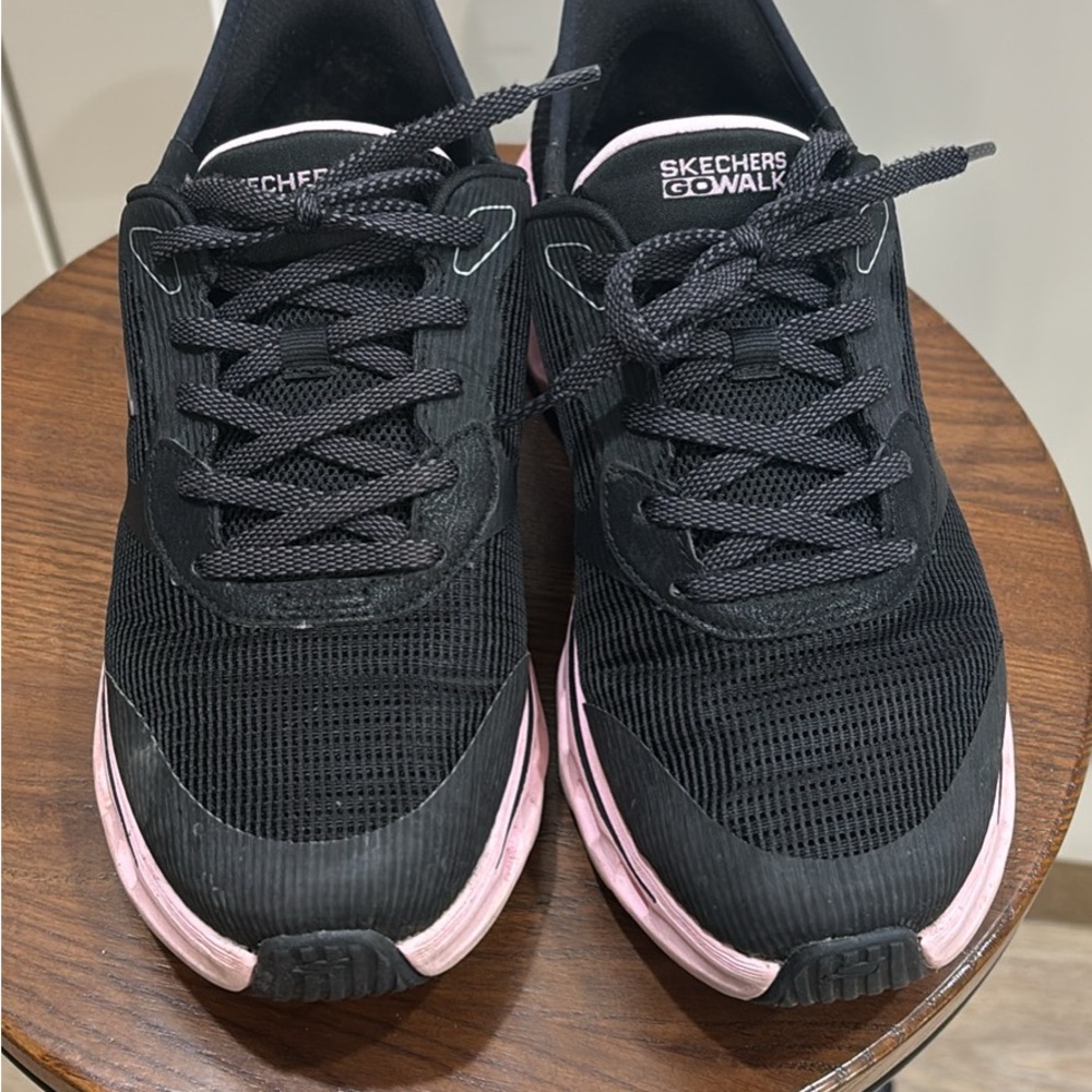Skechers Women's Black and Pink Sneakers